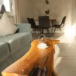 Schoenblick Apartment *