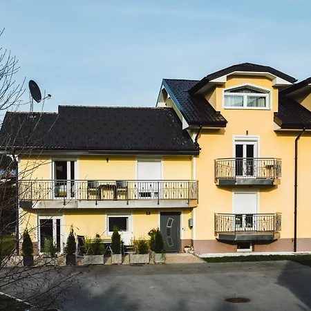 Schoenblick * Weissenbach am Lech