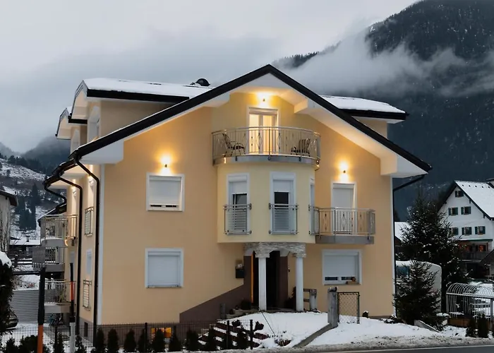 Schoenblick Weissenbach am Lech