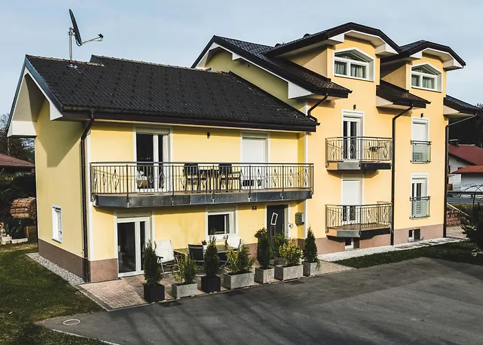 Schoenblick Weissenbach am Lech